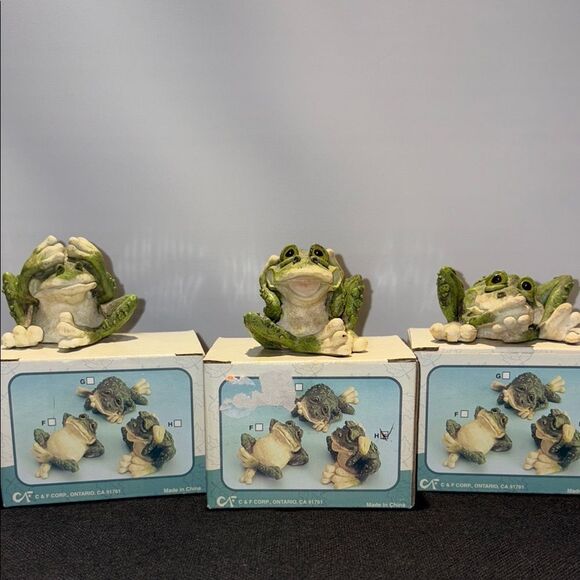 Charming Green Frog Ceramic Figurine Set - Picture 1 of 8